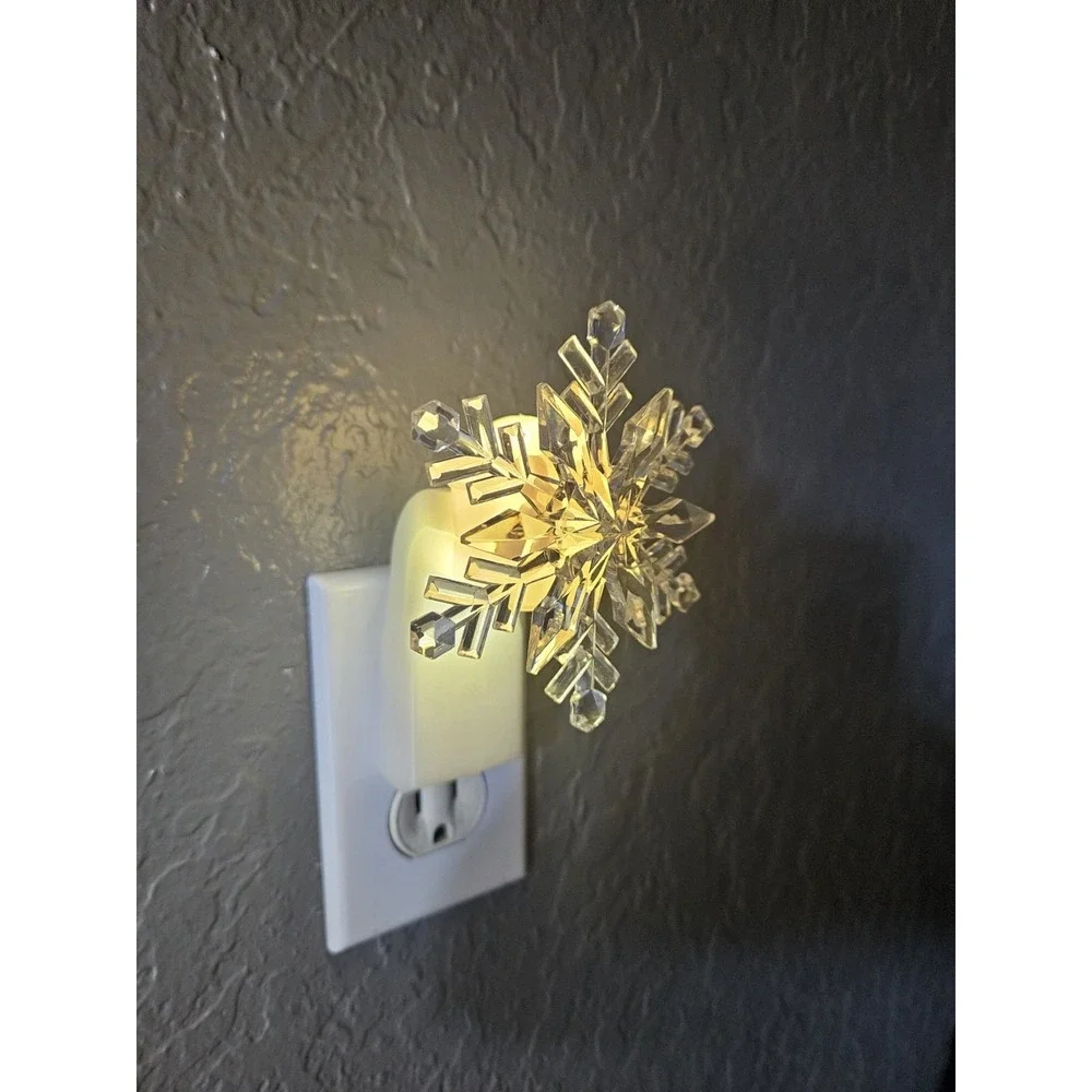 Bath & Body Works Snowflake Wallflower Plug In Nightlight Winter Holiday